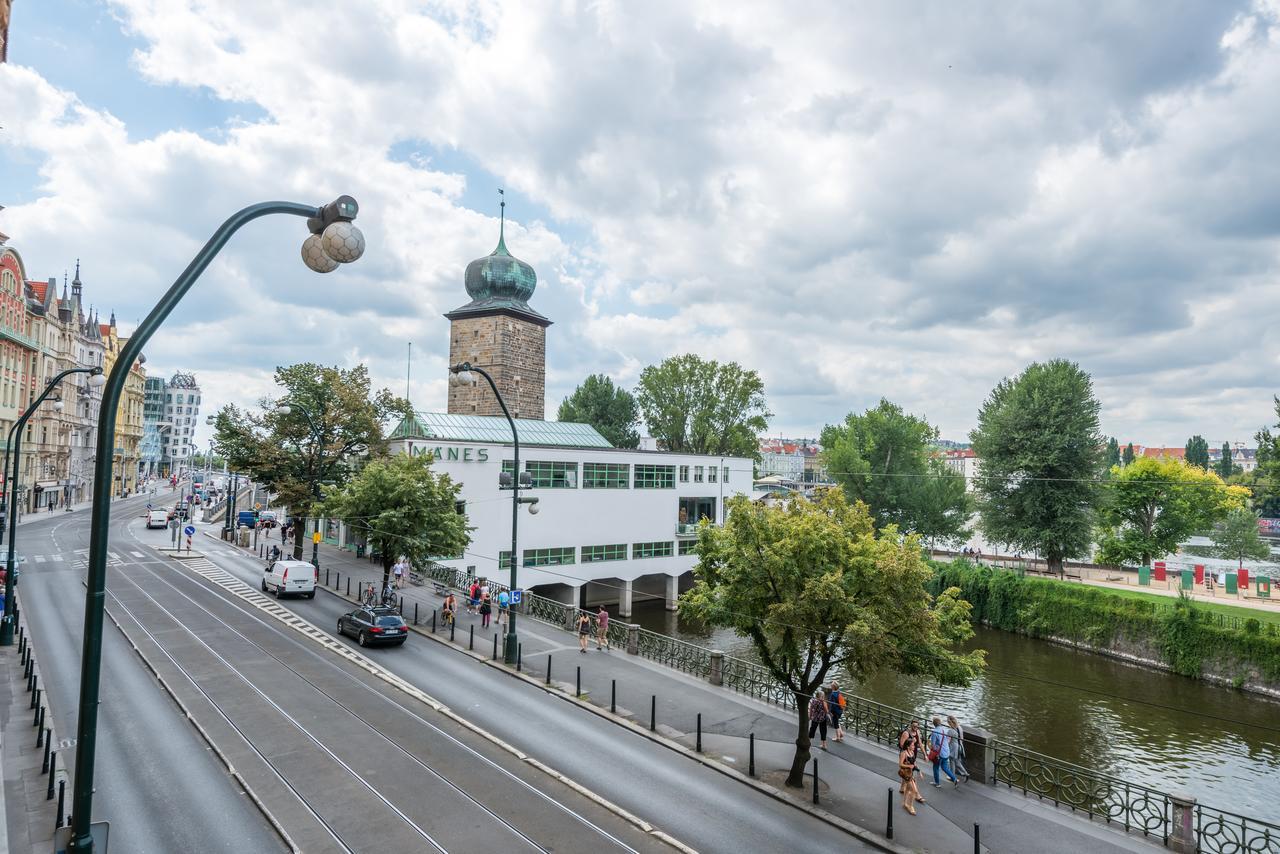 Riverside Apartment With A Balcony Praga Exterior foto