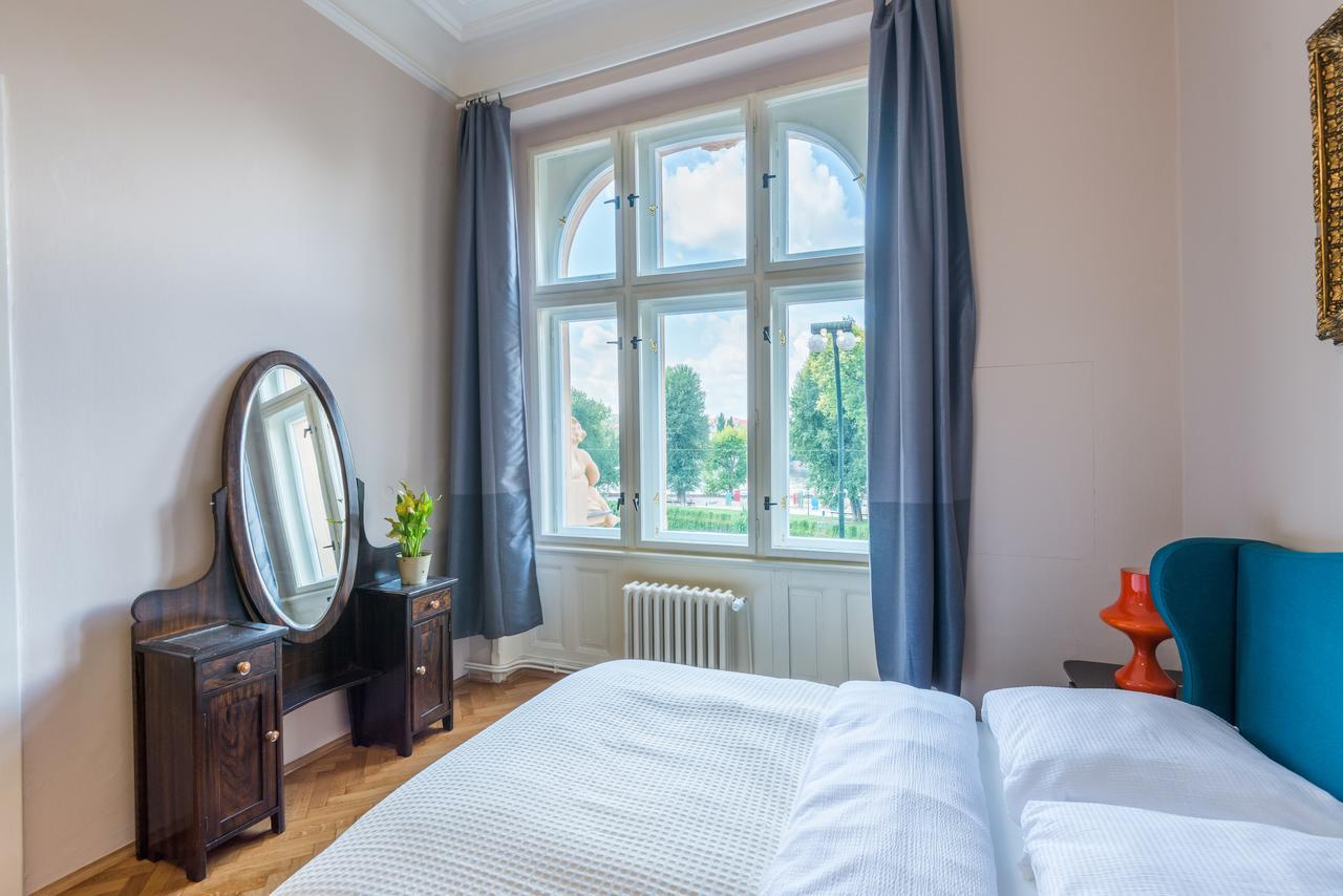 Riverside Apartment With A Balcony Praga Exterior foto