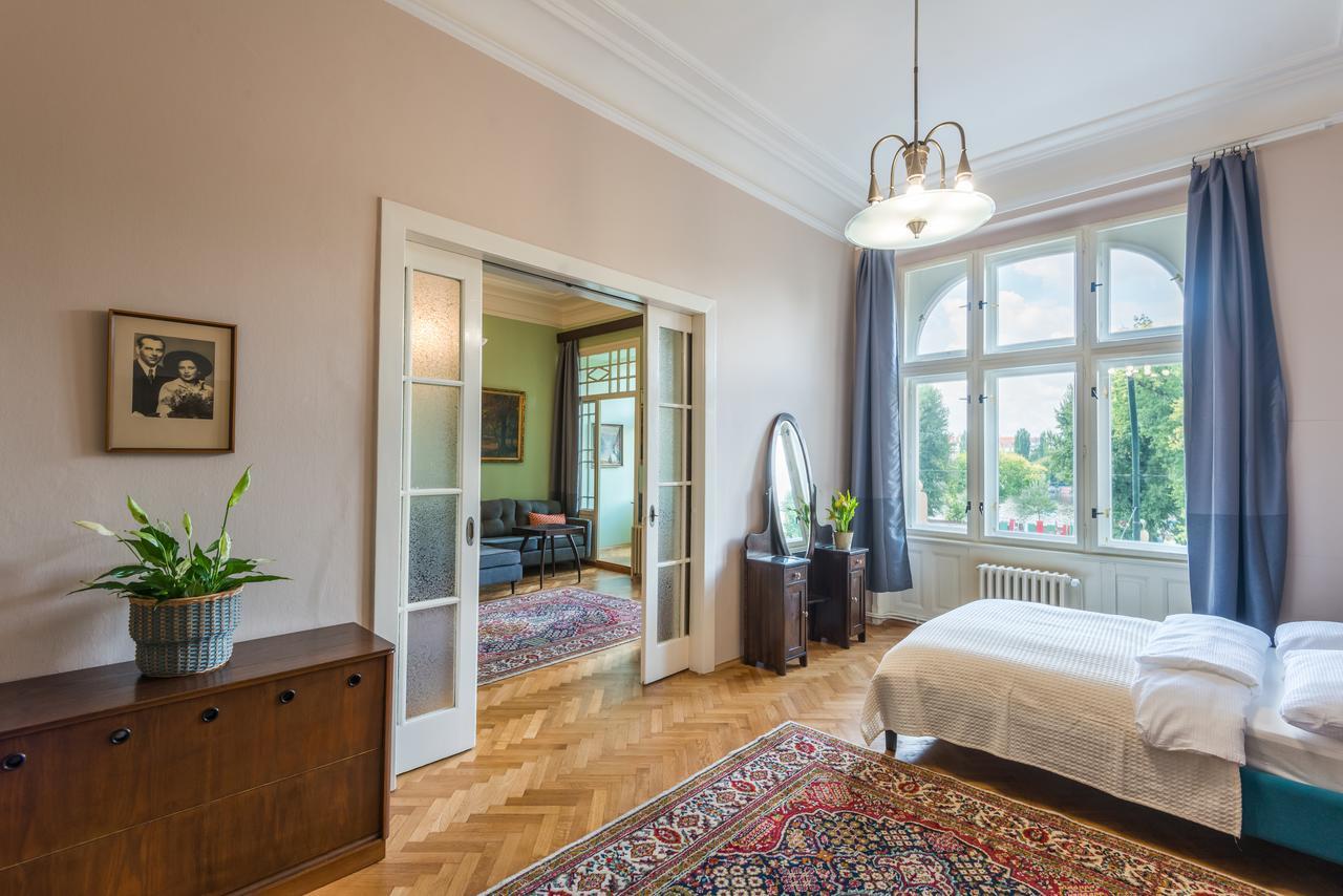 Riverside Apartment With A Balcony Praga Exterior foto