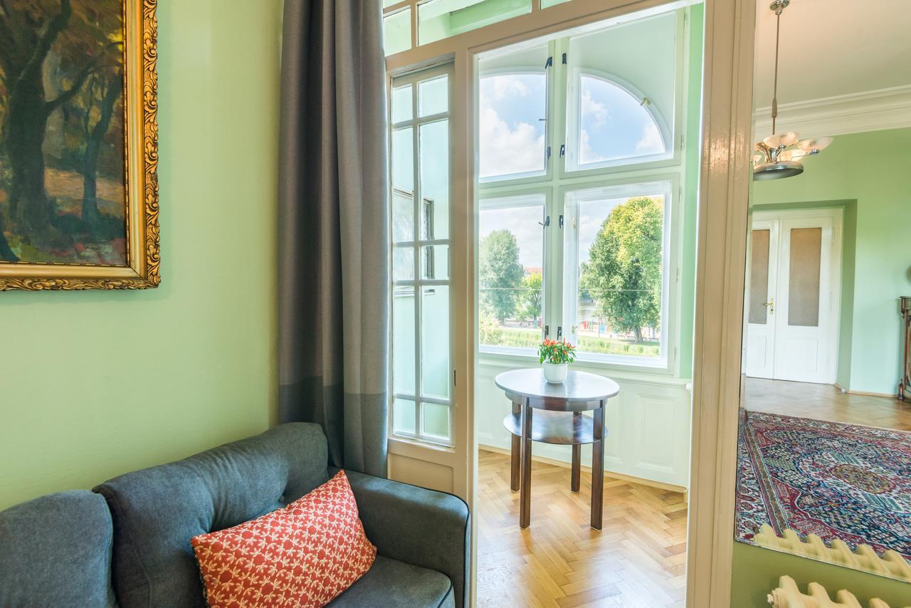 Riverside Apartment With A Balcony Praga Exterior foto
