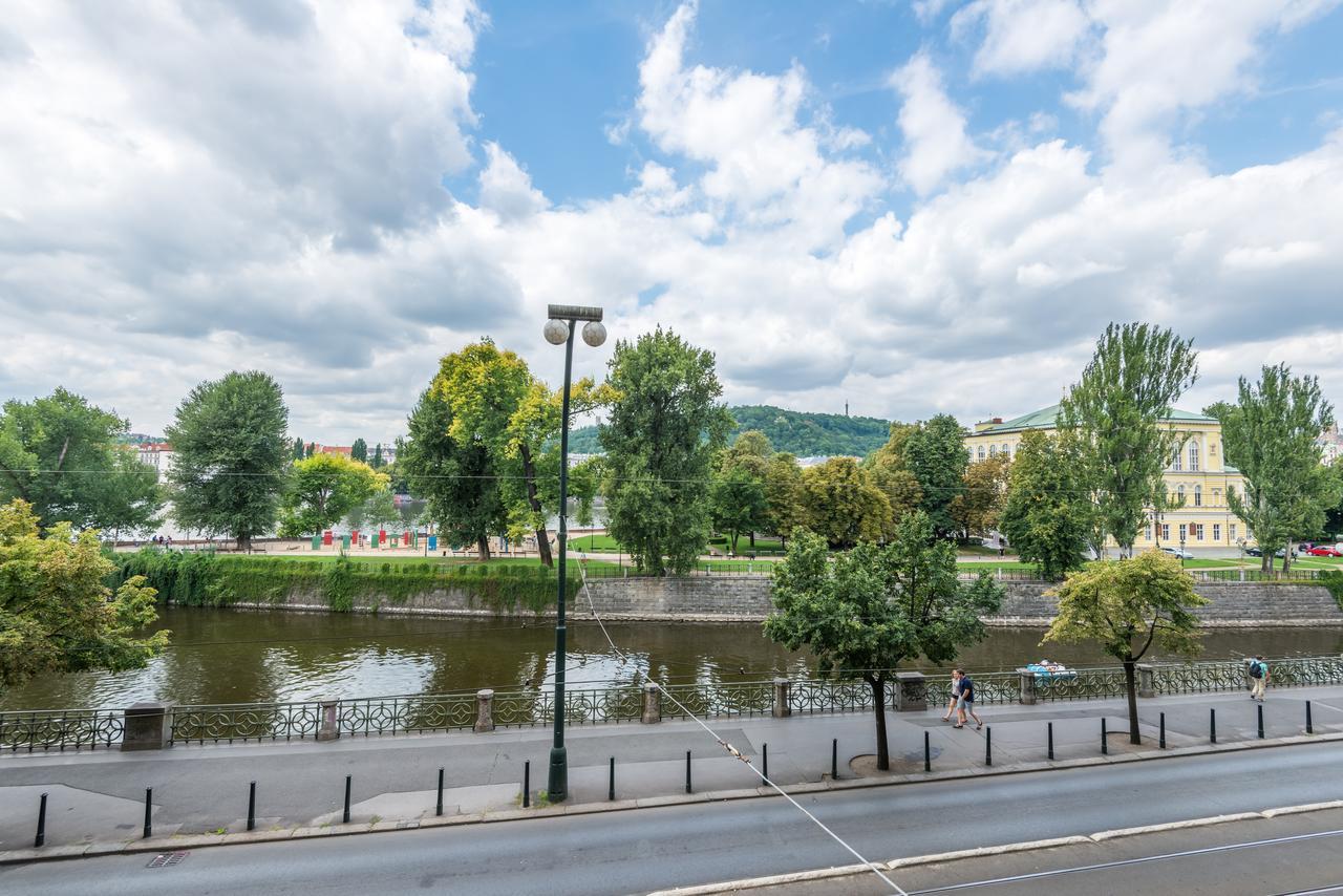 Riverside Apartment With A Balcony Praga Exterior foto
